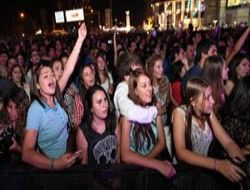 TEOMAN GÖNÜLLERİ ÇELDİ