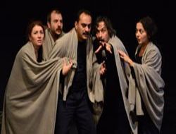 Dar ayakkabıyla hak mücadelesi