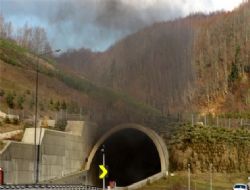 Bolu Dağı tünelinde TIR yandı
