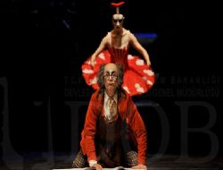 Baba oğul aynı rolde