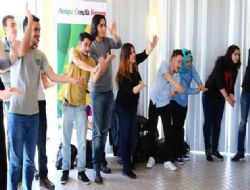 Gençler farklı komşudan rahatsız değil