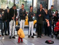 Sokak sanatçıları coşturdu