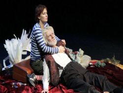 Bitiyatro'dan iki oyun