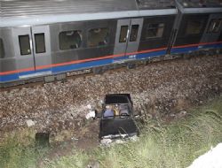 Otomobil demiyoluna uçtu