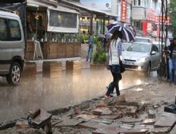 Gözleri yolda kaldı