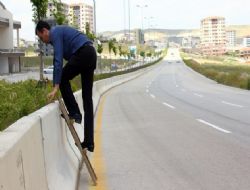 Vatandaş tehlikeye merdiven dayadı