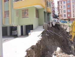 İstinat çöktü vatandaşı sokağa döktü