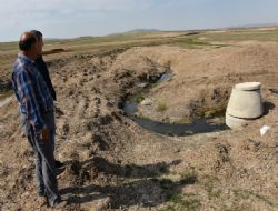 Karagedik'in suyu Mogan'ı kirletiyor