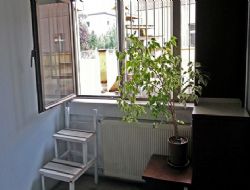 Pencere aktarmalı yangın merdiveni