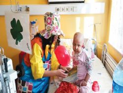 Keçiören'in gönüllüleri lösemili çocukları güldürdü