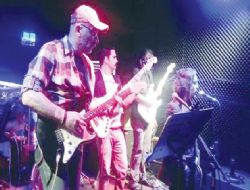 Route'da hepsi bir arada Blues