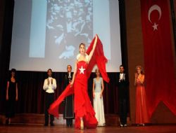 Olgunlaşma'dan cumhuriyet defilesi