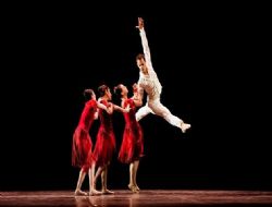 Sevgililer Günü'ne özel iki gösteri