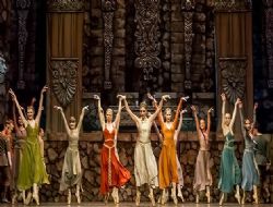 Hamlet'e Gürcü çift imzası