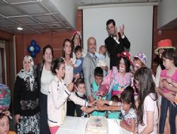 Üç bin çocuk ve anneye ulaştılar