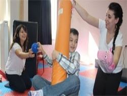 Ergoterapiyle engel kalkıyor