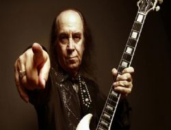 Rock müziğin efsanesi sahnede