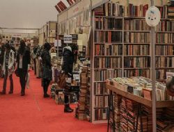 Fuarın sahafları ilgi bekliyor