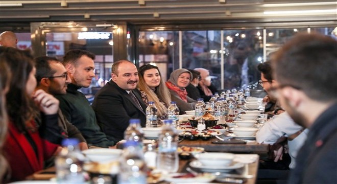 Bakan Varank, Ankara'da gençlerle buluştu