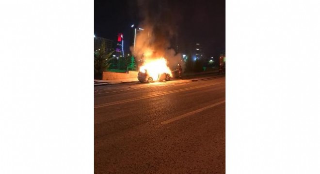 Başkent'te oto yangını