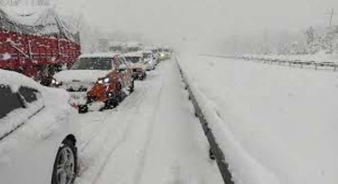 Doğu'da Kar Alarmı: Birçok İlde Ulaşım Aksadı