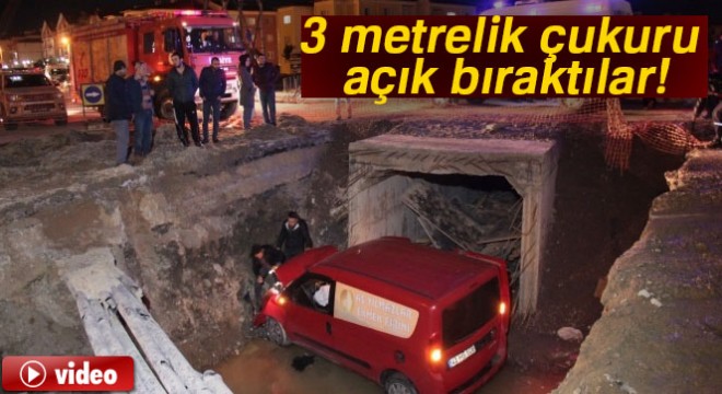 Ekmek yüklü araç açık bırakılan çukura düştü: 2 yaralı