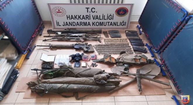 Hakkari'de, silah ve mühimmat ele geçirildi