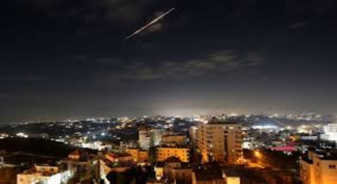 İran, Yeni Lideri Sonrası İsrail'e Üç Dalga Füze Saldırısı Düzenledi