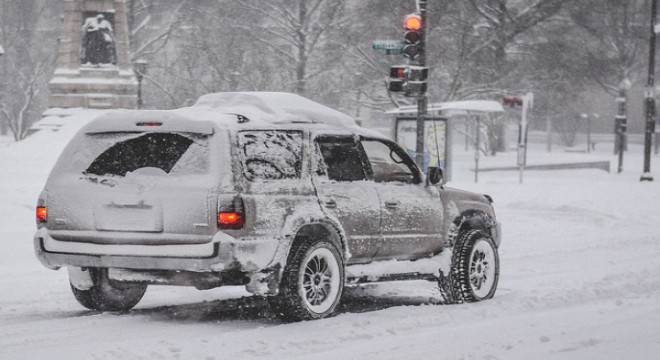 İstanbul'da özel araçlar saat 13:00'e kadar trafiğe çıkmayacak