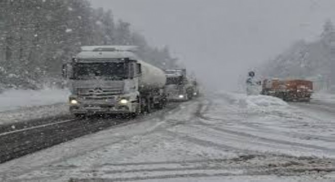 Kar Yağışı Ulaşımı Olumsuz Etkiliyor