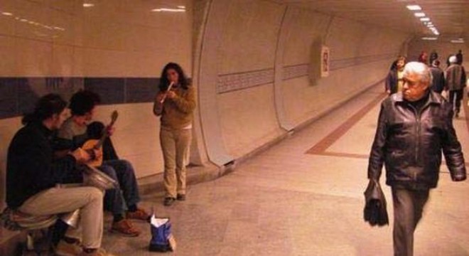 Metro müzisyenlerine acil butonlu önlem