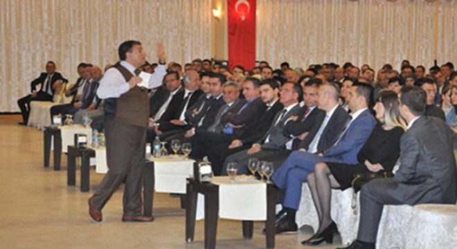 Prof. Dökmen'den iletişim semineri