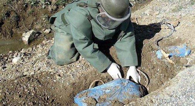 Suriye'de el yapımı patlayıcılar imha ediliyor