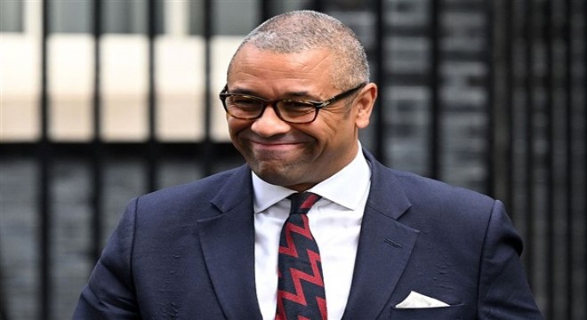 Wang Yi'den yeni İngiltere Dışişleri Bakanı Cleverly'e tebrik mesajı