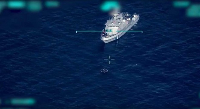 Yunanistan'ın Ege Denizi'nde geri ittiği göçmenler kurtarıldı