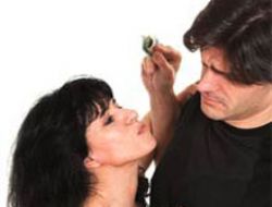 Ekonomik şiddet boşatıyor